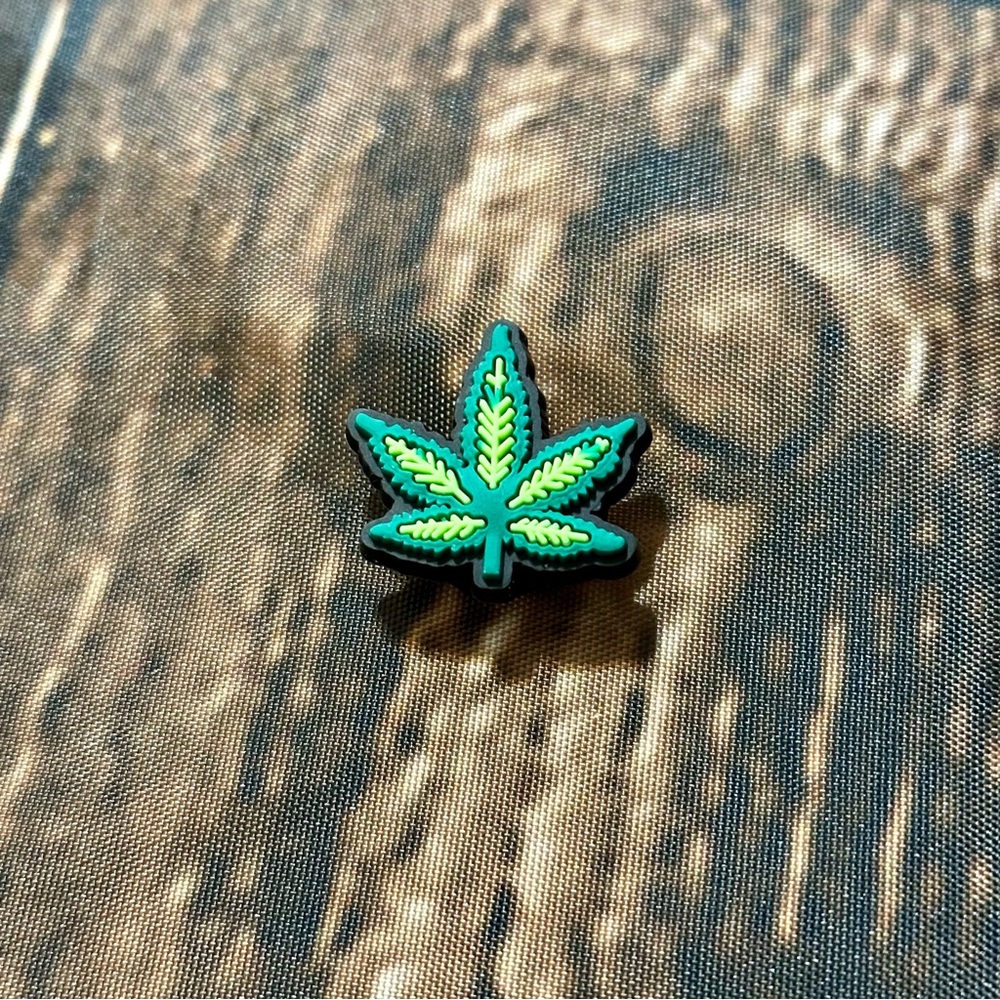 🌻5/$15🌻Hemp Leaf Croc Charm